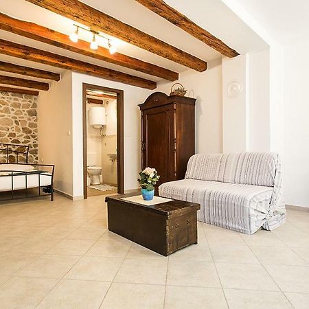 Apartment & Room Antonio Врбник Экстерьер фото