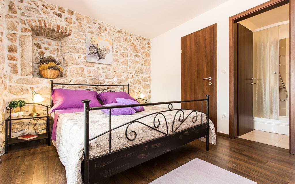 Apartment & Room Antonio Врбник Экстерьер фото